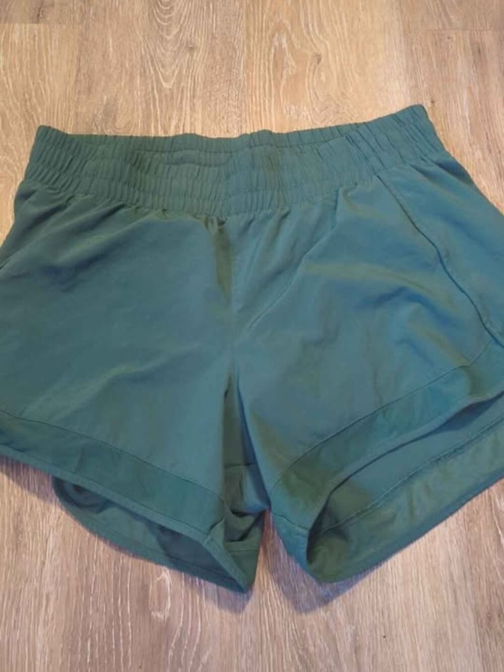 Athleta Green Mesh Racer Run 4" Short Small